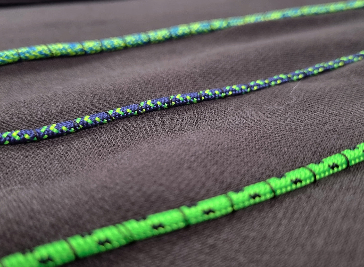 Sweatshirt castanho escuro seco