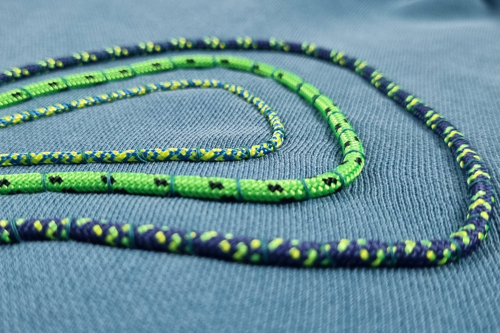 Sweatshirt com capuz azul turquesa desbotado