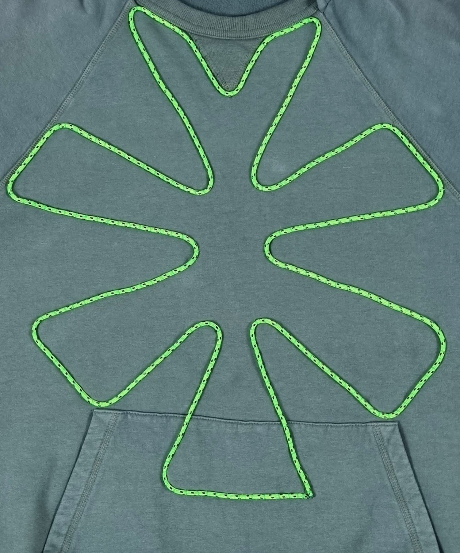 Sweatshirt com capuz verde seco