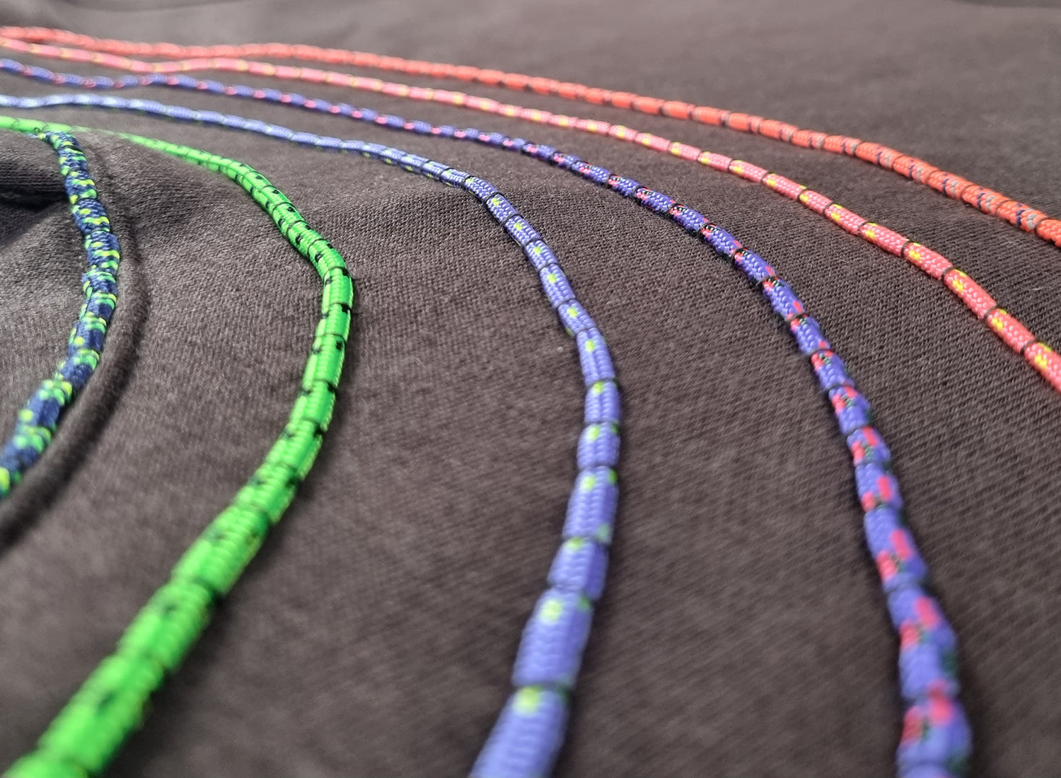 Sweatshirt com capuz castanho