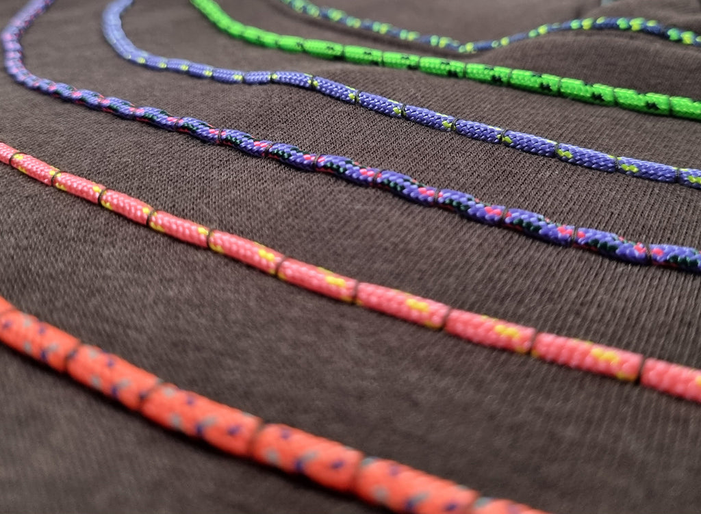 Sweatshirt com capuz castanho