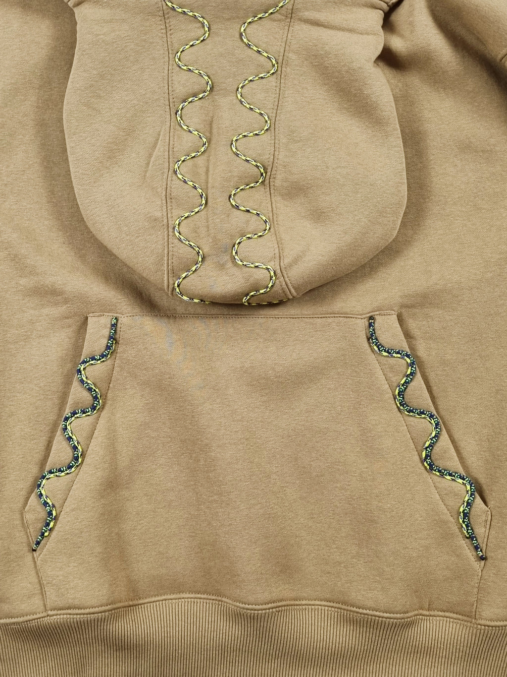 Sweatshirt com capuz bege amarelado