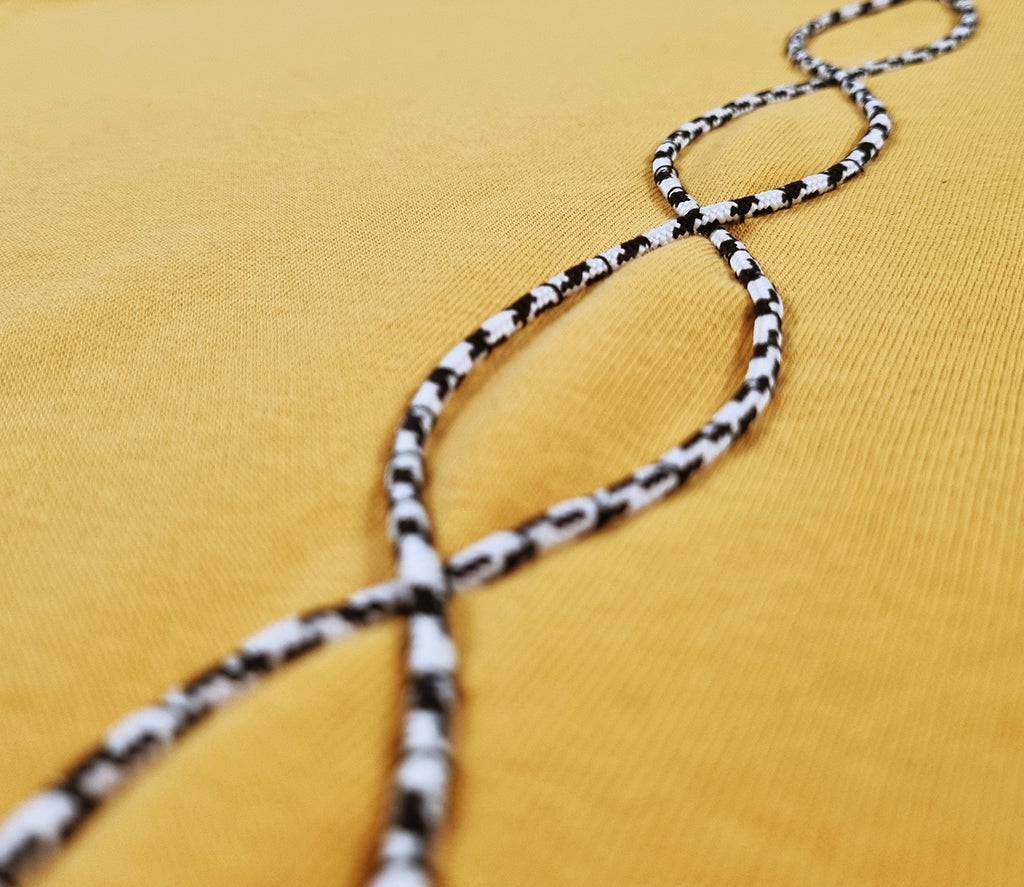 Sweatshirt com capuz amarelo torrado