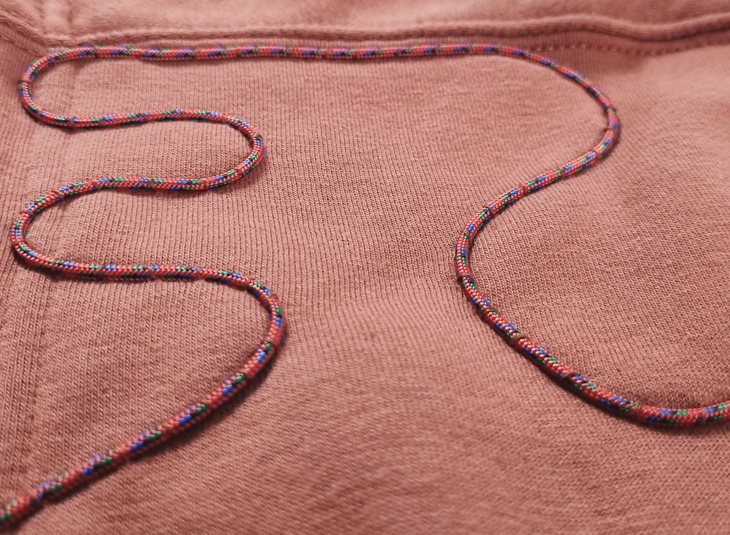 Sweatshirt com capuz tijolo