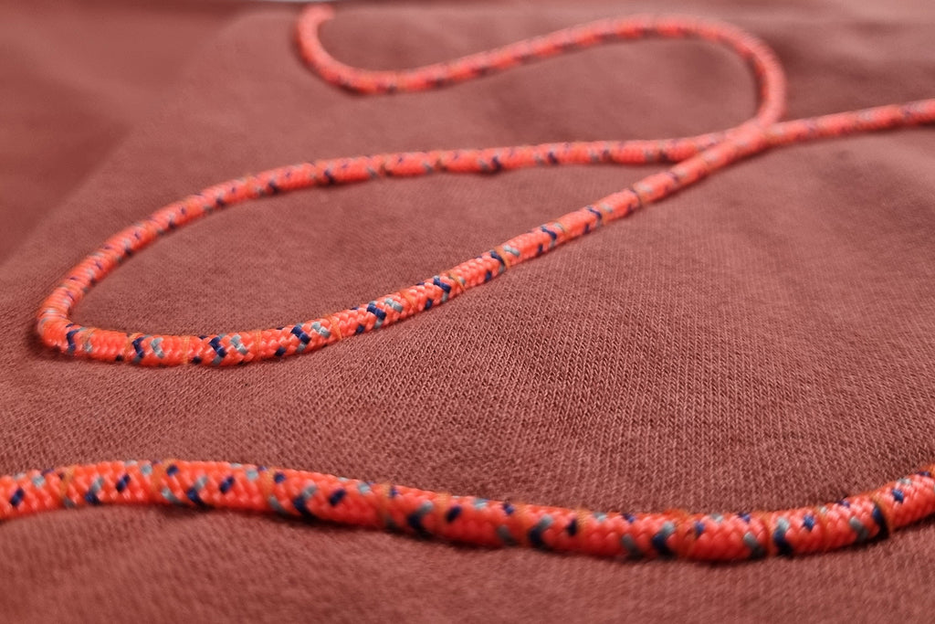 Sweatshirt com capuz tijolo