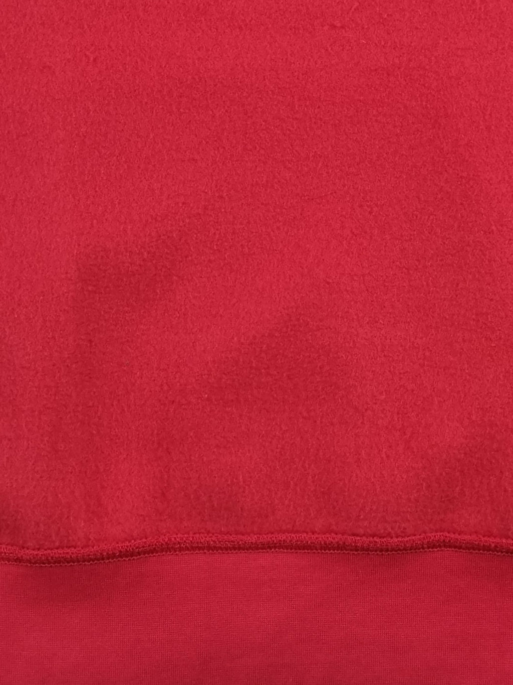 Sweatshirt com capuz vermelho