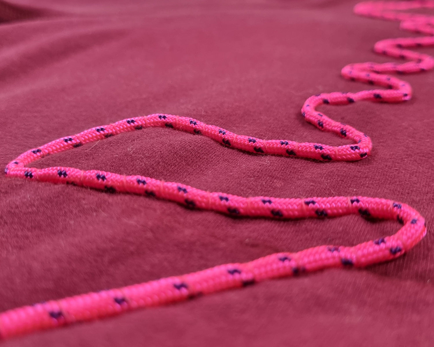 Sweatshirt com capuz bordô vinho