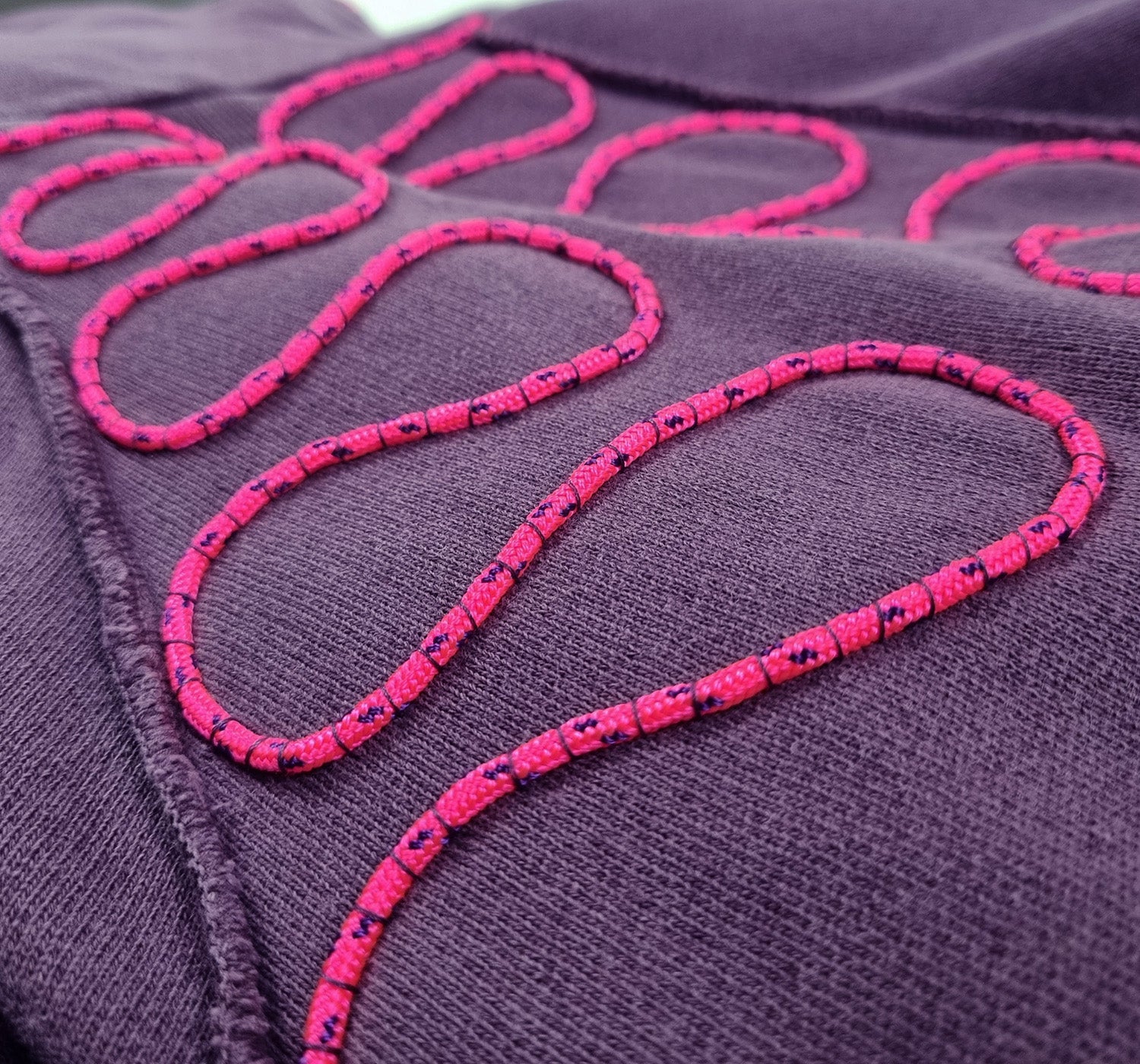 Sweatshirt com capuz roxo desbotado