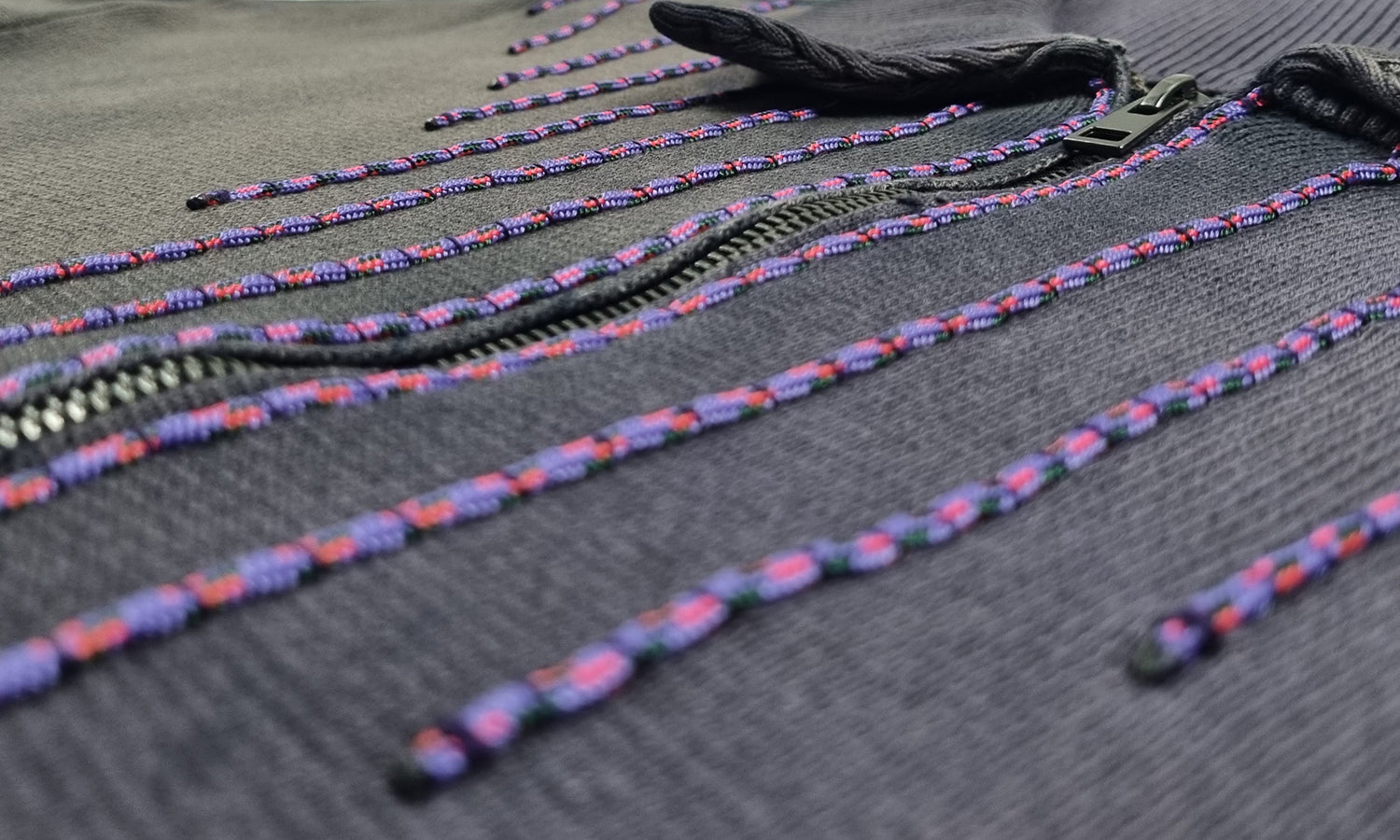 Gray and purple Sweatshirt with collar and front zipper