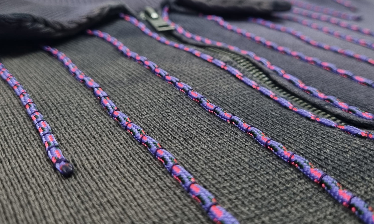 Sweatshirt com gola e fecho frontal, cinzento e roxo