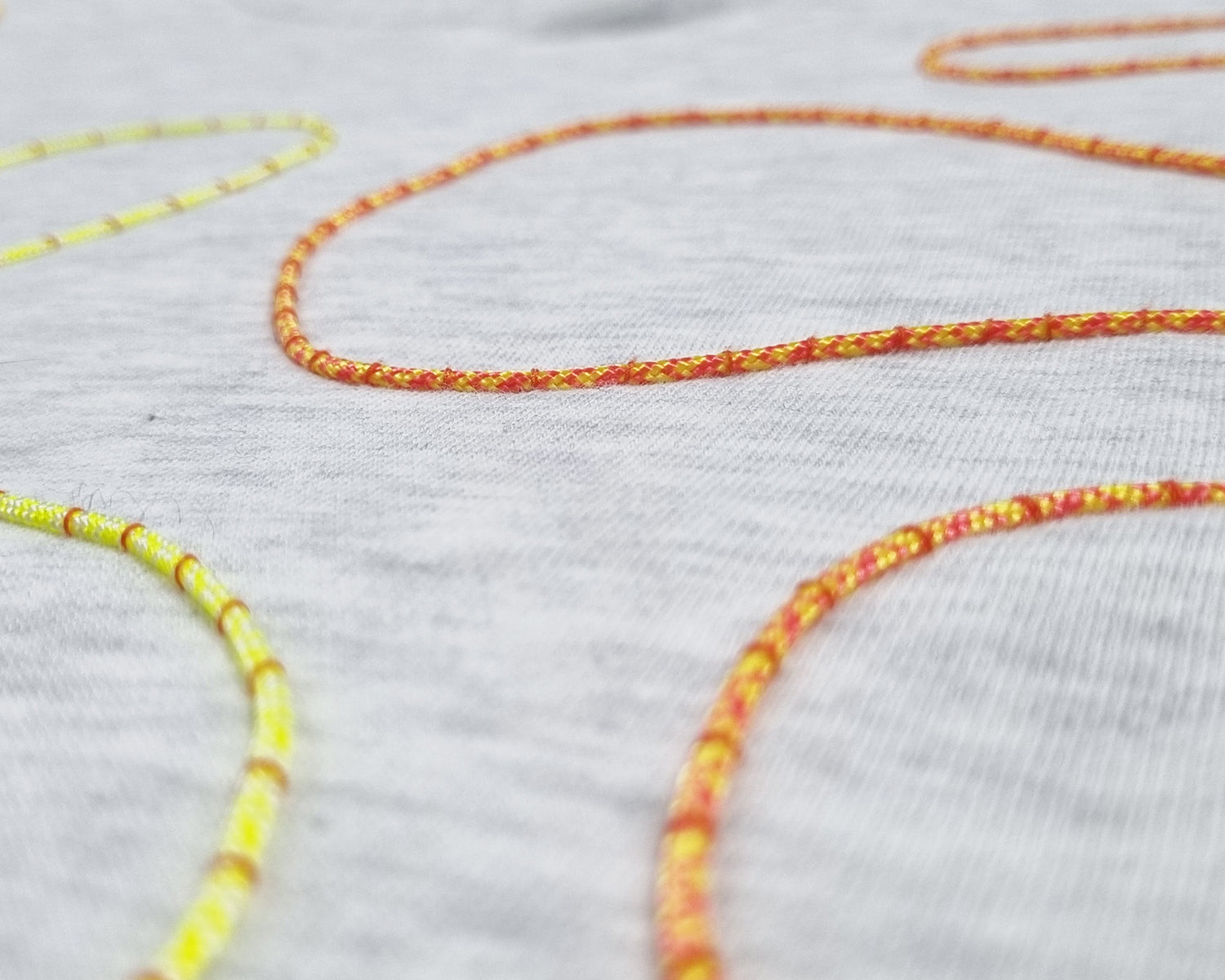 Sweatshirt com capuz cinzento claro mesclado