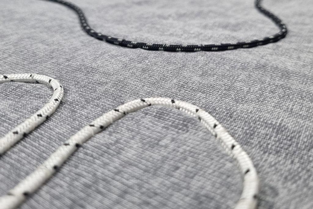 Sweatshirt com capuz cinzento desbotado