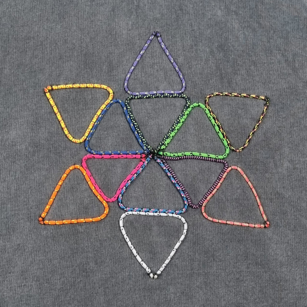 Sweatshirt com capuz cinzento desbotado